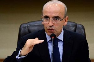 Maliye d&uuml;ğ&uuml;m&uuml; &ccedil;&ouml;zd&uuml;; 8 bakan maaşına kavuştu