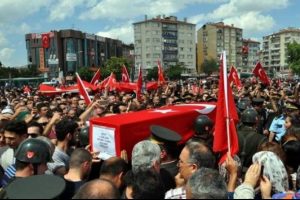 Şehidin cenazesinde m&uuml;ft&uuml;ye tepki!