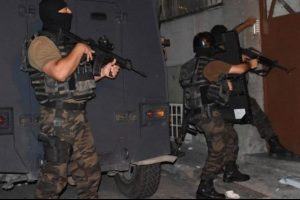 5 İl&ccedil;ede 400 polisli narkotik operasyonu