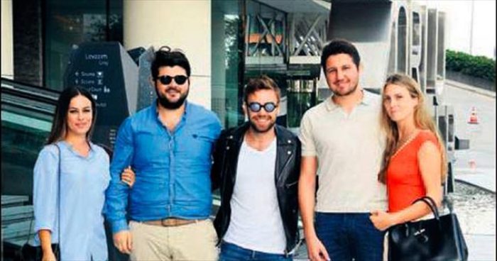Damat arkadaşlarını ağırladı...