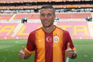 Podolski: &Ccedil;ok gol ka&ccedil;ırdım, &ouml;z&uuml;r dilerim