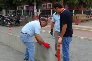 Canlı bombalara beton bariyerli &ouml;nlem