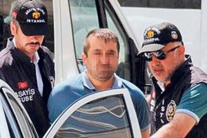 Eşini &ouml;ld&uuml;rmek i&ccedil;in d&ouml;vmemiş