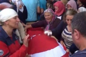 Hopa yaralarını sarıyor... 8 kişinin &ouml;ld&uuml;ğ&uuml; selde 3 kişi de kayıp