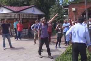 Hopa'da Bakan Eroğlu'na protesto