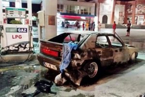 Facia! Depoyu full&uuml;yordu, bir sigara yaktı...