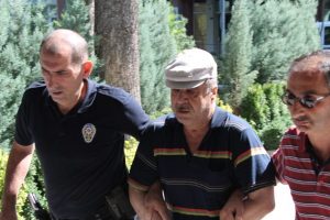 &Ouml;z oğlunu &ouml;ld&uuml;rd&uuml;!