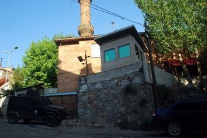 Kadın kıyafetli ter&ouml;ristlerden karakola saldırı