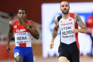 Rekorla yarı finale!