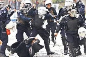 Yargıtay, avukatı d&ouml;ven polislere 15 ay cezayı &ccedil;ok buldu