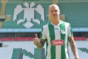 Samuel Holmen trafik kazası ge&ccedil;irdi