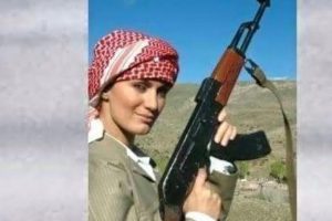 Tuğba &Ouml;zay'dan poşulu fotoğraf a&ccedil;ıklaması...