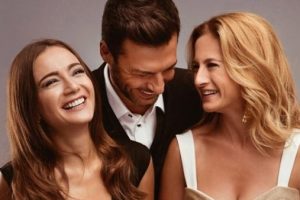 G&uuml;llerden sıcak pozlar!...
