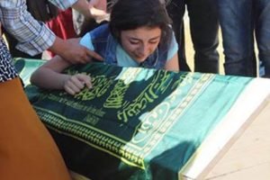 Son yolculuğuna kadınlar uğurladı