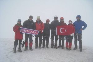 Bursalı dağcılardan 3 ayrı zirve