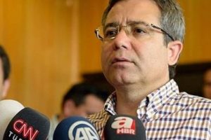 'Kayıp &uuml;&ccedil; kişi i&ccedil;in arama &ccedil;alışmaları s&uuml;r&uuml;yor'