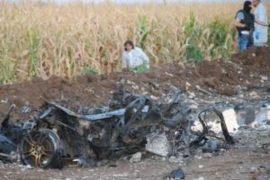 Batman'da bomba y&uuml;kl&uuml; patlatılan ara&ccedil;tan cephanelik &ccedil;ıktı