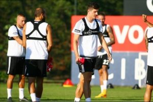 Beşiktaş'ta Tosic takımla birlikte &ccedil;alıştı