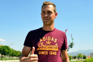 Tom De Sutter yarın imzalayacak!