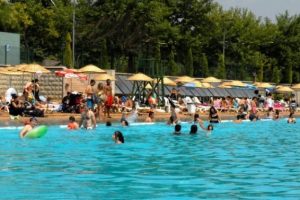 Plajda fotoğraf &ccedil;ekerken yakalanan adamdan ilgin&ccedil; savunma