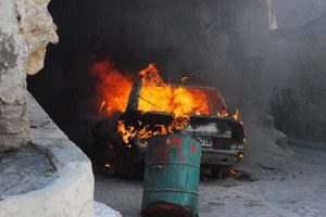 Para vermeyen babasının otomobilini yaktı