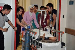 Bursa'da koruma tellerinden atlayan &ccedil;ocuk can &ccedil;ekişiyor