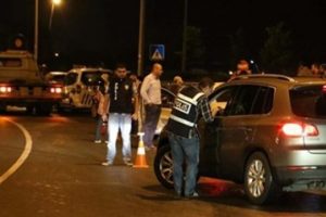 Bursa'da durdurulan ara&ccedil;tan 92 adet ka&ccedil;ak telefonla &ccedil;ıktı