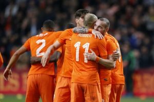 Sneijder de Van Persie T&uuml;rkiye'ye karşı
