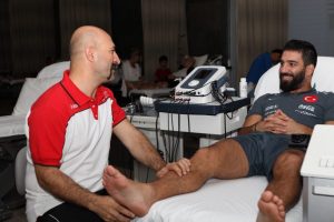 Arda Turan milli takım kampı &ouml;ncesi tedavi oldu