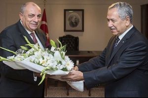 Arın&ccedil; g&ouml;revini T&uuml;rkeş'e devretti