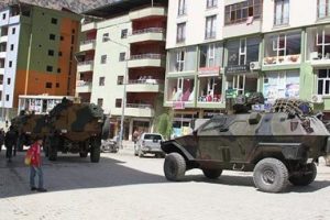&Ccedil;atışma &ccedil;ıktı! Birlikler oraya gidiyor