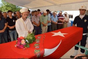 Nişanlısı tarafından &ouml;ld&uuml;r&uuml;len polis son yolculuğuna uğurlandı