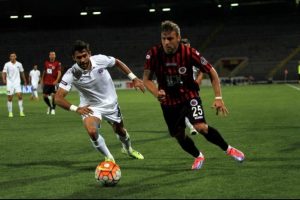 Gen&ccedil;lerbirliği evinde kazandı