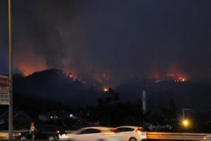 Bursa'da geceyi diken &uuml;st&uuml;nde ge&ccedil;iriyorlar!