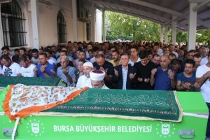 Bursa'da yangını izlerken &ouml;len  &ccedil;ifte son g&ouml;rev