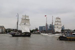 Tarihi yelkenliler Londra'dan ge&ccedil;ti!
