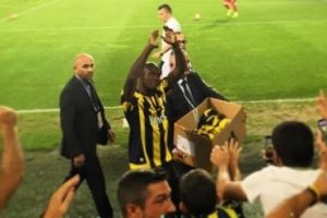 Moussa Sow veda etti!