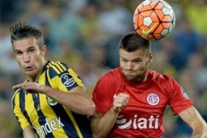 Fenerbah&ccedil;e son dakikada &uuml;&ccedil; puanı aldı