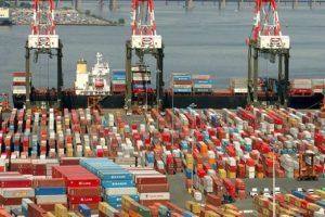 Dış ticaret a&ccedil;ığı 7 milyar doları aştı