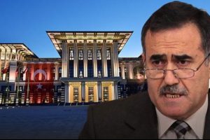 İki İhsan &Ouml;zkes, bir saray...