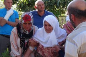 Şehit polisin fenalaşan annesi hastaneye kaldırıldı