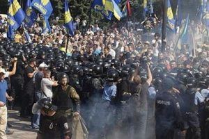 Ukrayna'da '&ouml;zerklik' eylemi: 1 &ouml;l&uuml;, 122 yaralı