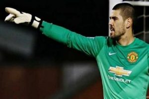 Victor Valdes Beşiktaş'a ateş p&uuml;sk&uuml;rd&uuml;!
