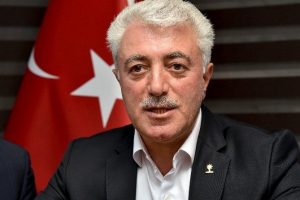 Ak Parti il başkanı istifa etti