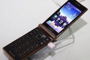 Samsung'dan kapaklı "akıllı" telefon