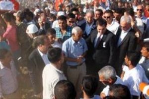 Şehit oğlunun y&uuml;z&uuml;n&uuml; son kez g&ouml;rmek istedi