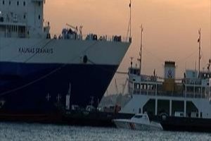 Arabalı vapurda mahsur kalan 153 yolcu kurtarıldı