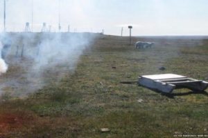 Kutup ayıları bilim insanlarını rehin aldı