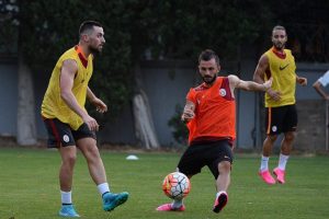 Galatasaray, Mersin İdmanyurdu ma&ccedil;ı hazırlıklarını s&uuml;rd&uuml;rd&uuml;