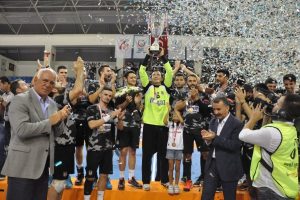 Beşiktaş Mogaz Hentbol Takımı şampiyonluk kupasını aldı